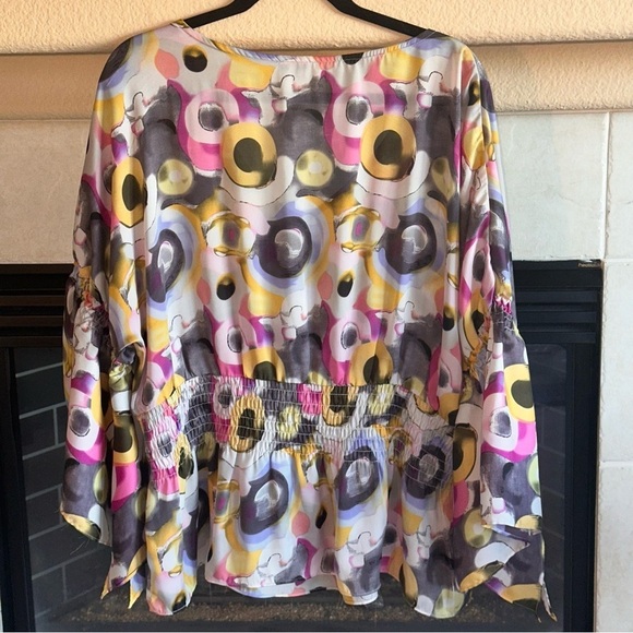 Essentials by Milano v-neck blouse with watercolor abstract pastel - Picture 2 of 6